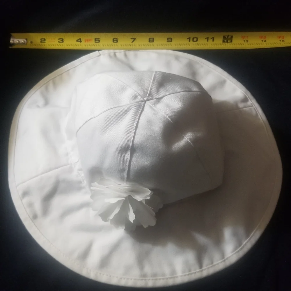 Sweet white cotton/poly sz M hat w flower - Picture 6 of 9